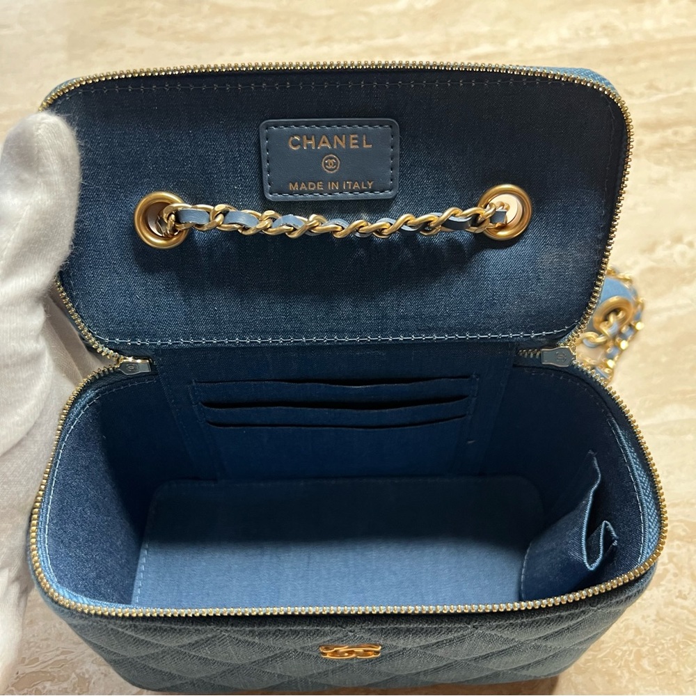 SOLD // 😭Chanel pearl crush vanity bag (2021) - Picture 4 of 10